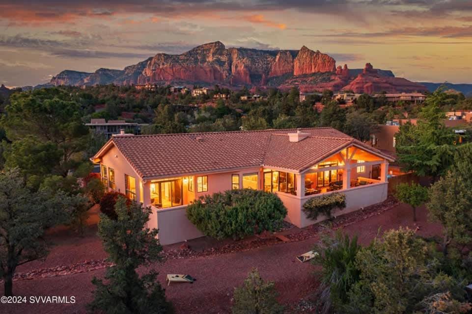 5 Bed 3 Bath Uptown Sedona-Game Room-Sauna-Cold Plunge-Jacuzzi-Gym Екстер'єр фото