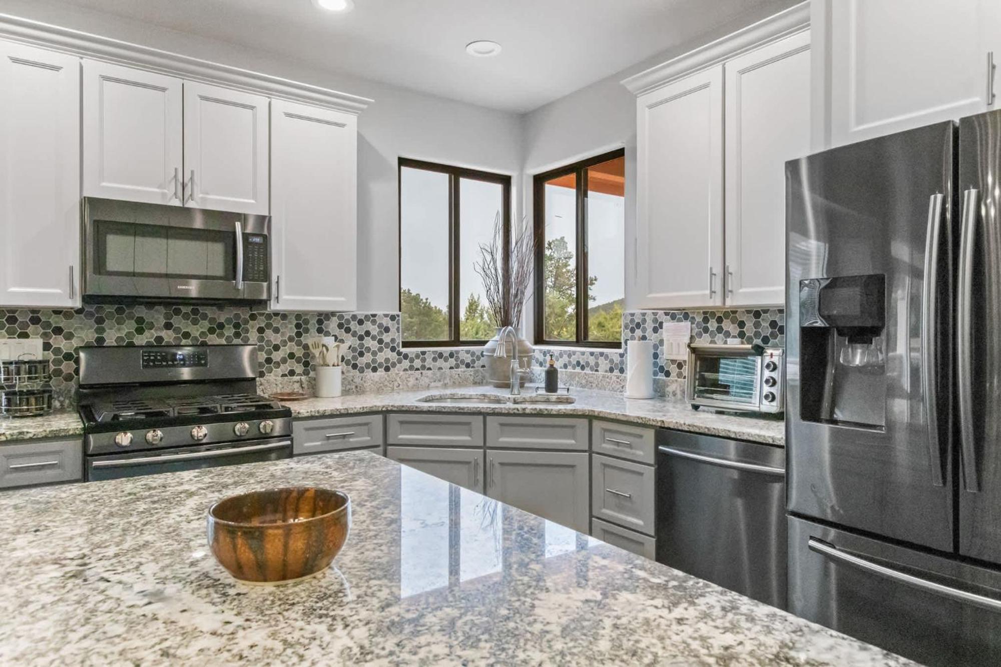 5 Bed 3 Bath Uptown Sedona-Game Room-Sauna-Cold Plunge-Jacuzzi-Gym Екстер'єр фото