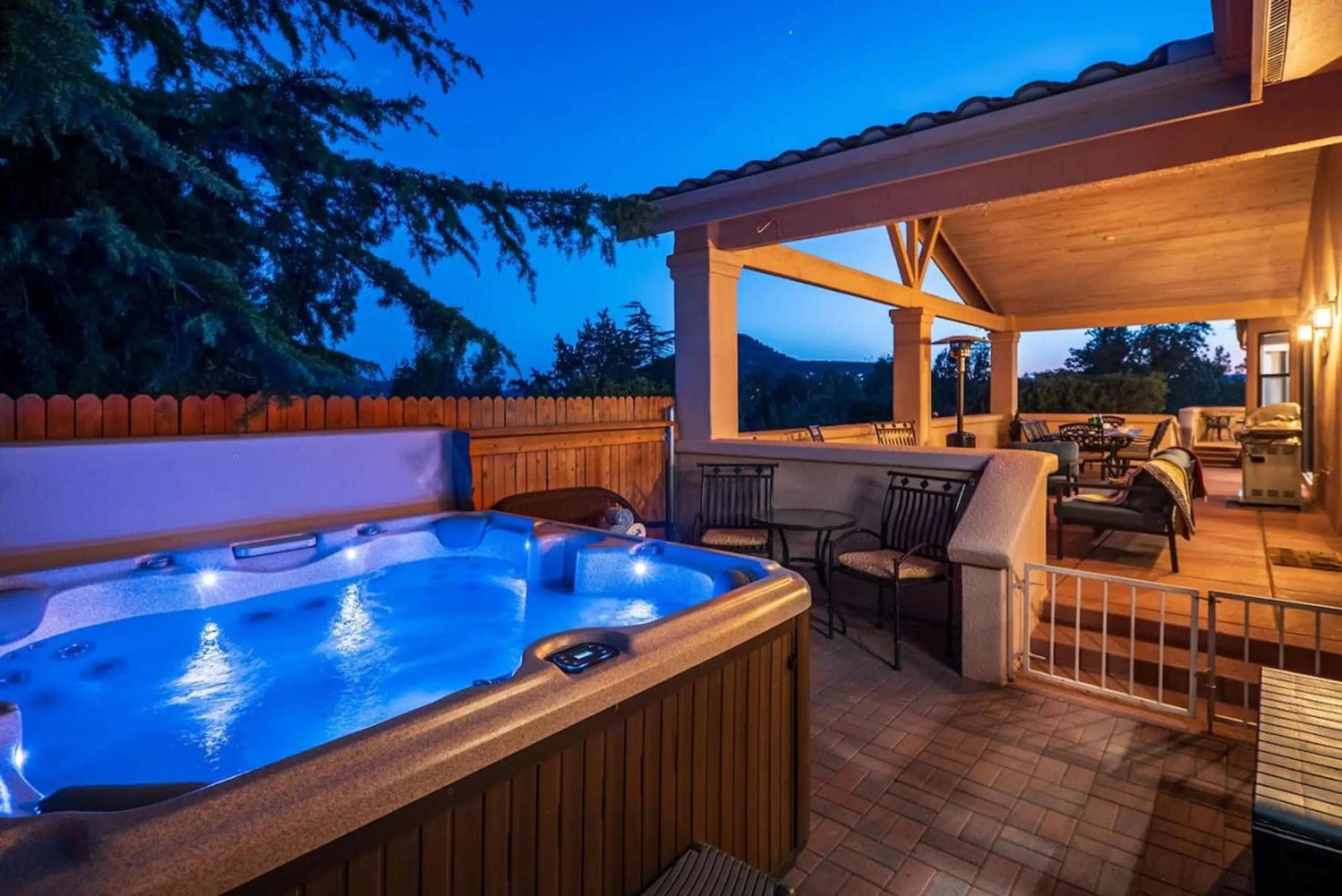 5 Bed 3 Bath Uptown Sedona-Game Room-Sauna-Cold Plunge-Jacuzzi-Gym Екстер'єр фото