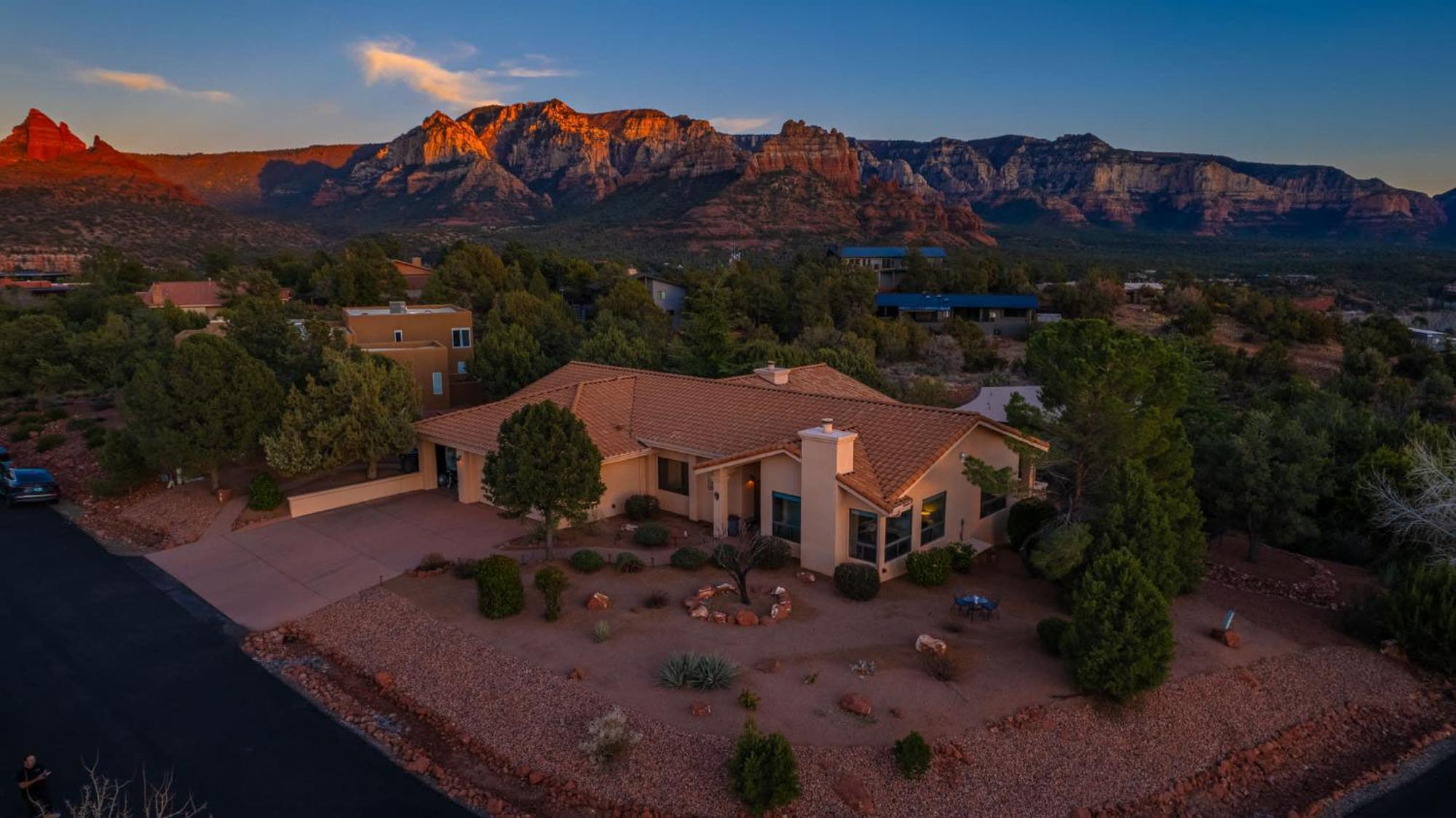 5 Bed 3 Bath Uptown Sedona-Game Room-Sauna-Cold Plunge-Jacuzzi-Gym Екстер'єр фото